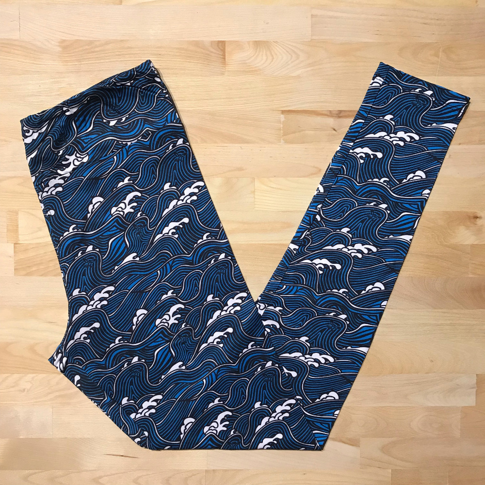 🛍 SALE 💰 Cerulean wave yoga waistband leggings